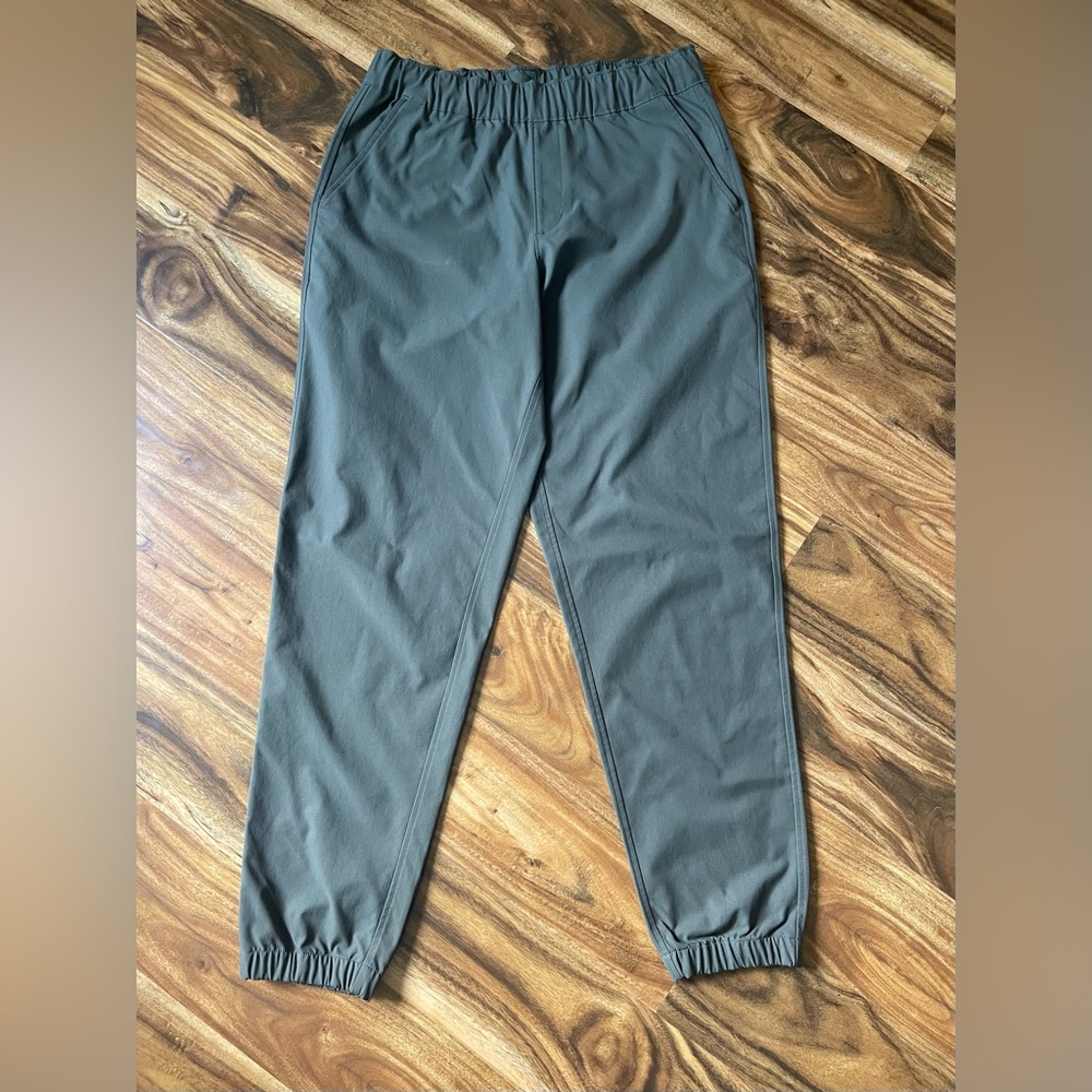 Women’s The North Face camo green joggers